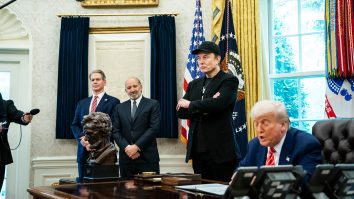 Elon Musk vrea să înființeze un nou partid politic în America, în mijlocul scandalului cu Trump. Peste 1 milion de oameni au răspuns deja la sondajul miliardarului de pe X