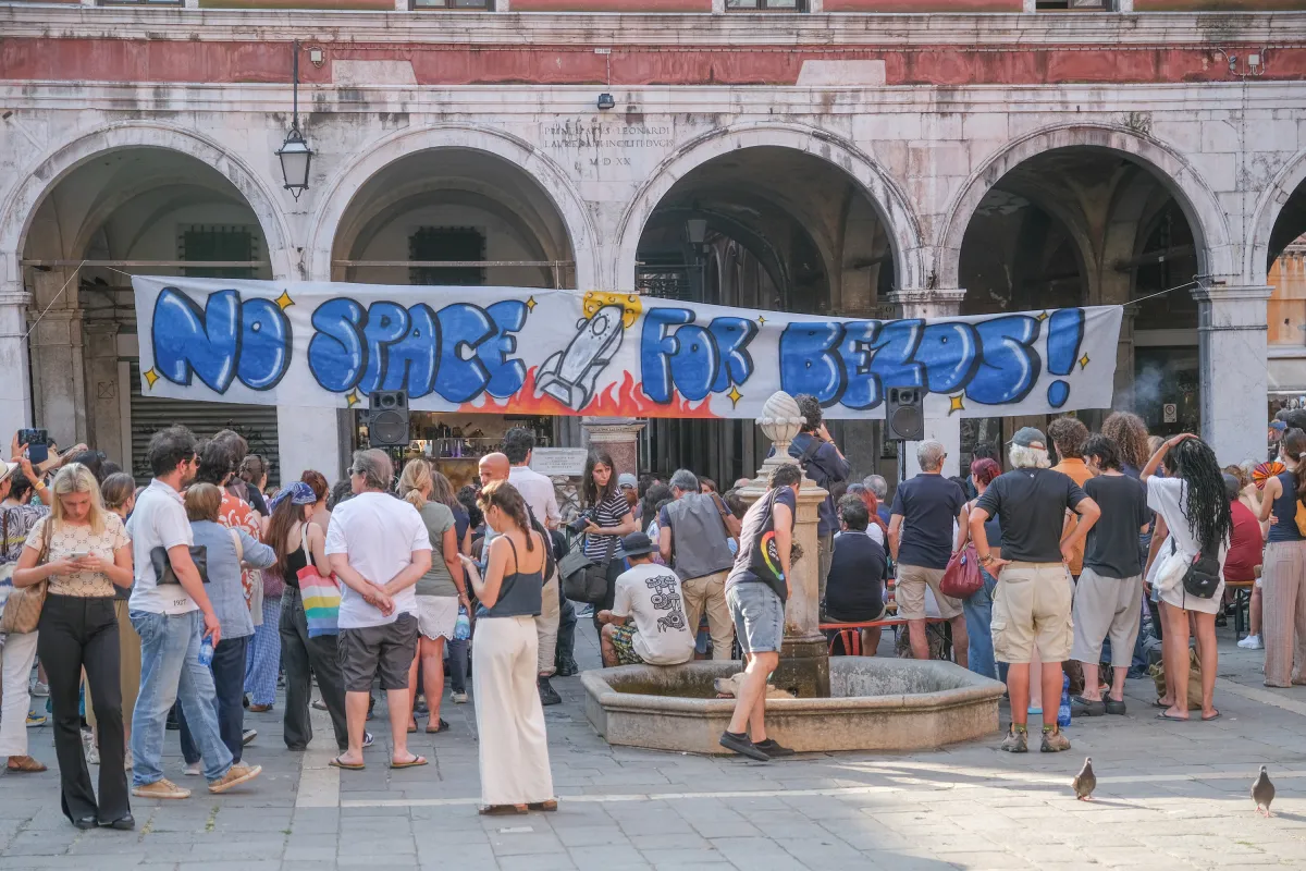 Nunta dintre Jeff Bezos și Lauren Sánchez, programată inițial pentru 24-26 iunie la Veneția, a fost amânată cu câteva zile