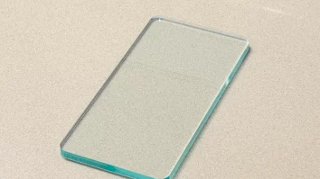 A apărut telefonul care te scapă de telefon. Se numește Methaphone și este o bucată de sticlă decupată în forma unui iPhone