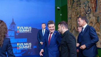 Zelenski s-a întâlnit pentru prima dată cu Nicușor Dan, la Summitul B9 de la Vilnius. Președintele României a fost invitat în Ucraina