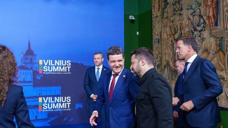 Zelenski s-a întâlnit pentru prima dată cu Nicușor Dan, la Summitul B9 de la Vilnius. Președintele României a fost invitat în Ucraina