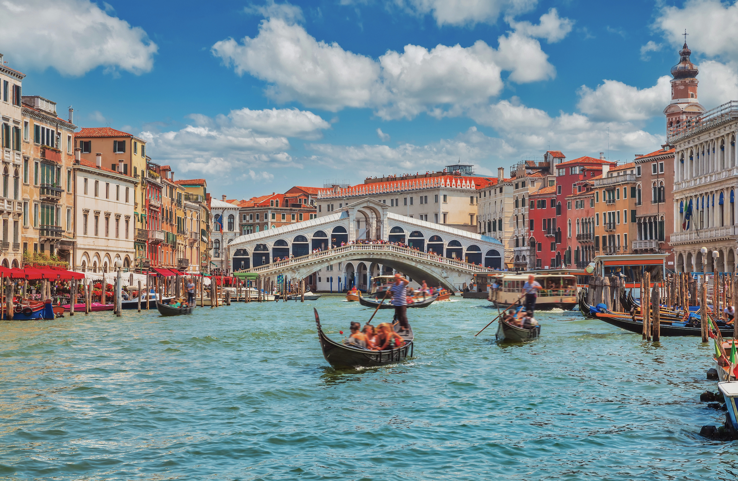 Unii venețieni vor taxă de 100 de euro pe zi pentru turiștii care nu cheltuie bani în oraș. Șeful comercianților din Piața San Marco: „Turiști fără cultură”