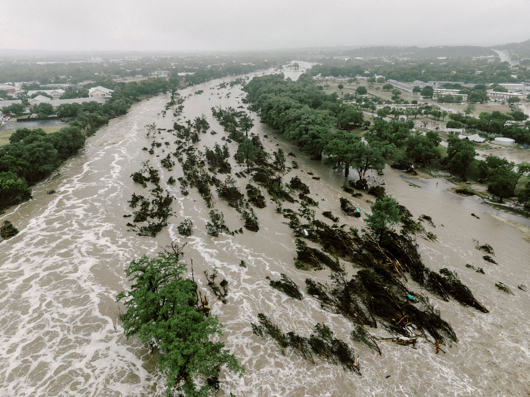 Inundații devastatoare au lovit Texasul. Cel puțin 27 de oameni au murit: „Să vă rugați pentru comunitatea noastră”