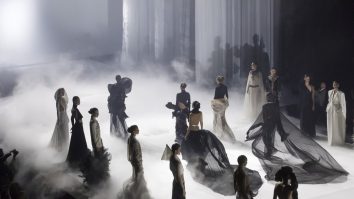 Ediția Paris Haute Couture Week de anul acesta este un real succes. Ce brand-uri celebre de haine au defilat pe podiumul show-ului