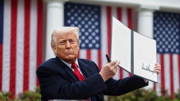 Tarifele lui Trump lovesc industria auto. Vânzările de mașini sunt în continuă scădere