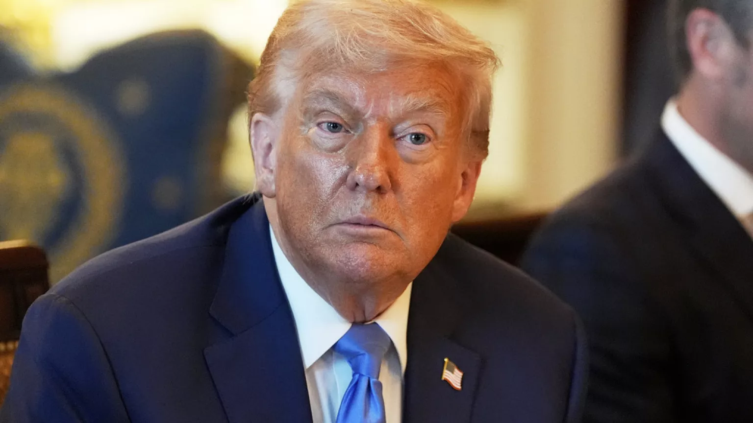 Trump neagă că a oprit ajutorul militar pentru Ucraina și afirmă că „trebuie să se apere” de Rusia. Cine e de vină pentru suspendarea livrărilor de arme către Kiev