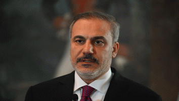 Ministrul turc de Externe îi cere lui Marco Rubio oprirea imediată a conflictului din Siria