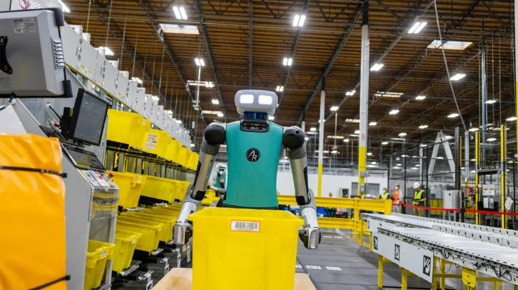 Amazon va avea în curând mai multi roboți angajați decât oameni. Ce planuri are compania pentru un milion de roboți