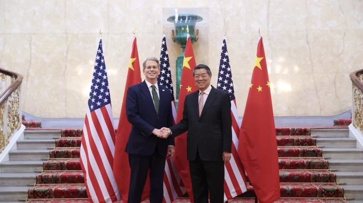 SUA și China au negociat peste 5 ore la Stockholm, în încercarea de a obține un nou acord comercial înainte de 12 august, data la care expiră „armistițiul tarifar”. Acordul ar putea facilita o întâlnire Trump-Xi