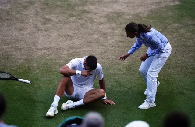 Djokovic și-a amânat antrenamentul pe care îl avea înaintea meciului cu Sinner din cauza căzăturii din sferturile de finală