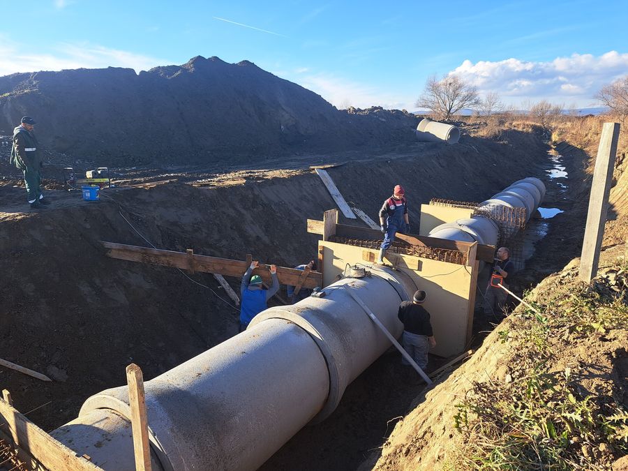 România se confruntă cu riscuri majore, cu peste 900 de baraje neautorizate sau cu autorizații expirate