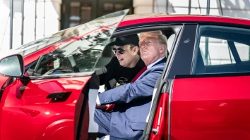 Cererea pentru Tesla se prăbușește în Europa. Compania lui Elon Musk a scăzut livrările cu 13% față de anul trecut