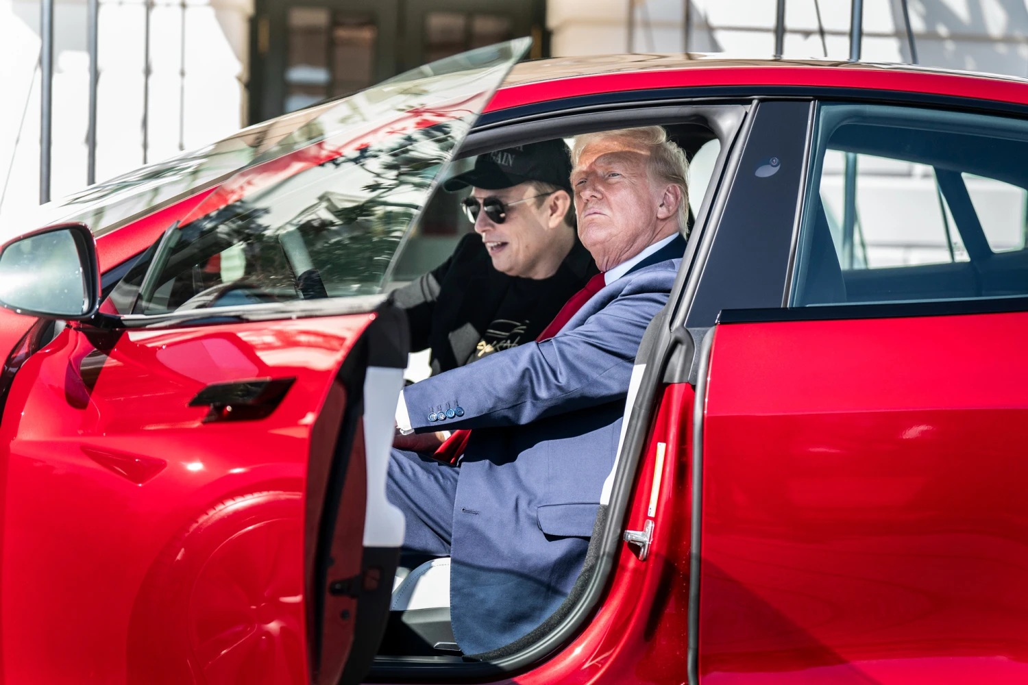 Cererea pentru Tesla se prăbușește în Europa. Compania lui Elon Musk a scăzut livrările cu 13% față de anul trecut