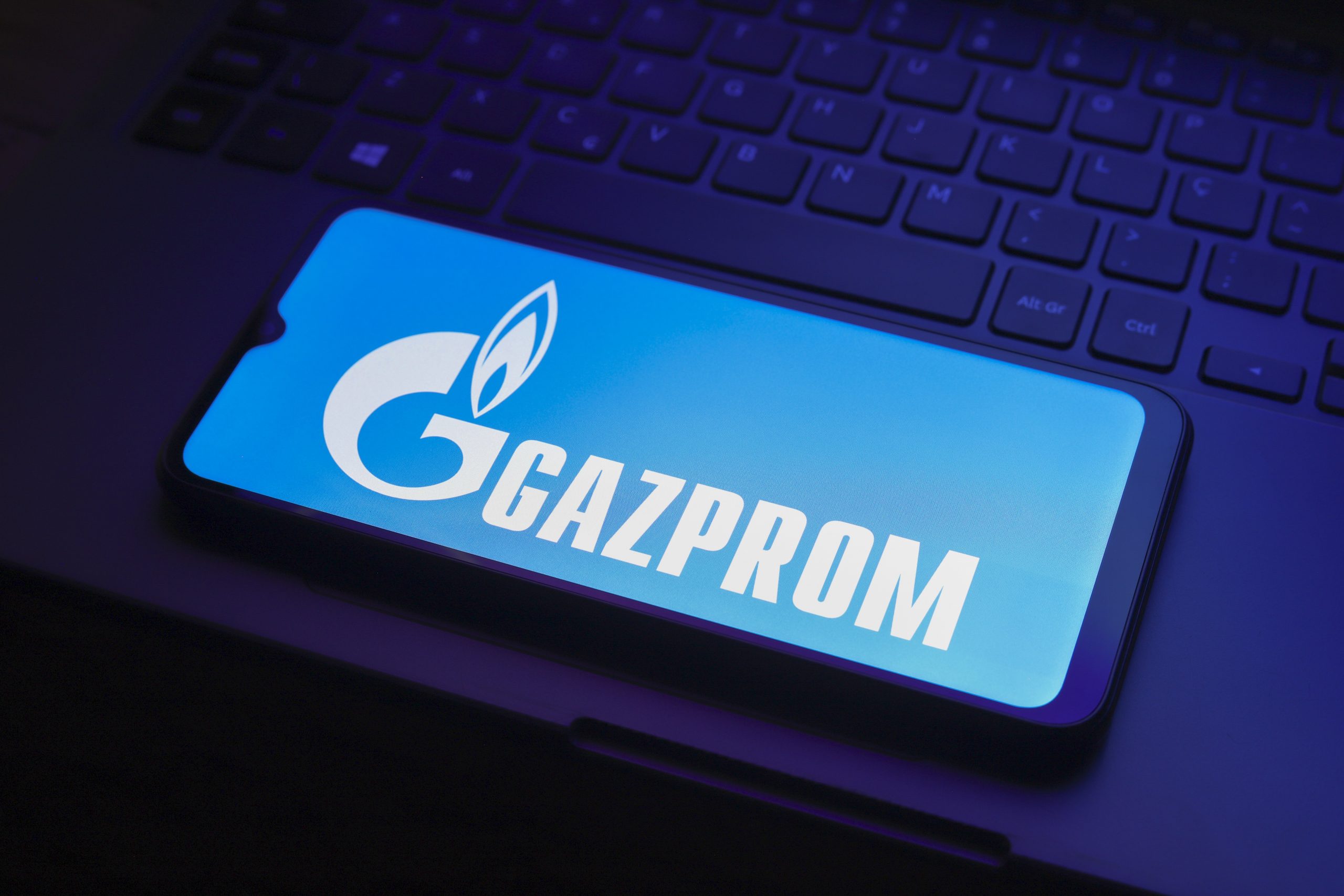 Hackerii ucraineni distrug sistemele informatice ale Gazprom într-un atac fără precedent: „Recomandăm să înlocuiască treptat mouse-urile și tastaturile cu ciocane și clești”