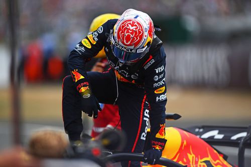 Max Verstappen termină pe primul loc în calificările ediţiei aniversare a cursei de la Silverstone