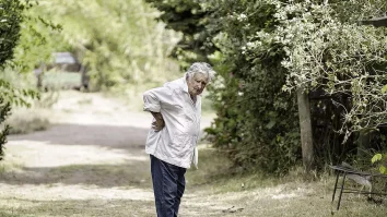 Cel mai bogat preşedinte din lume a pus un rege într-o vază