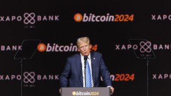 Administraţia Trump, mină de aur pentru jucătorii din piaţa crypto: Companiile de criptomonede se grăbesc să se extindă în sectorul bancar tradiţional din SUA, pentru a profita de reglementarea favorabilă