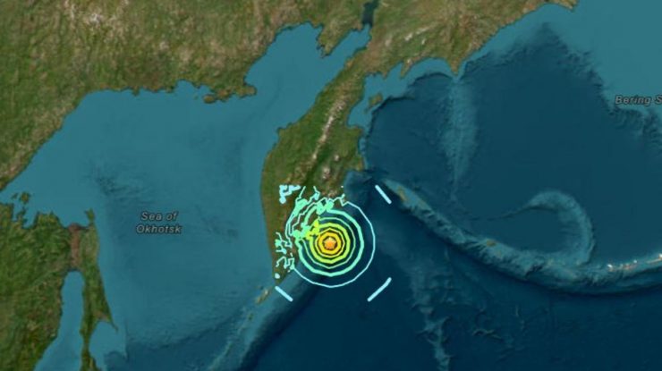 O avertizare de tsunami a fost emisă pentru Peninsula Kamchatka din Rusia, după trei cutremure în largul coastei Pacificului. Cel mai puternic a avut magnitudinea 7,4