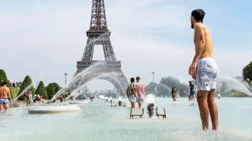 Europa fierbe sub un val record de căldură: Turnul Eiffel s-a închis, școlile se golesc