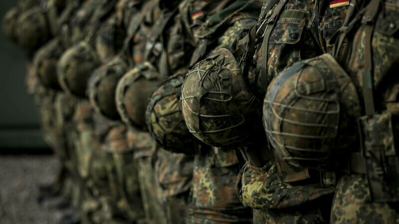 Polonia pregătește un ghid de 40 de pagini prin care vrea ca populația să fie informată despre ce are de făcut în caz de război