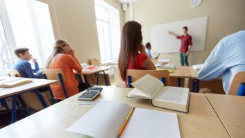 STUDIU. Manualele de română pentru gimnaziu transmit mesaje pesimiste. Cercetătorii spun că problema nu este doar la autori, ci și la MEC