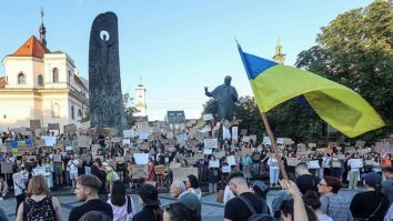 Mii de ucraineni au prostestat față de legea nouă promulgată de Zelenski, care îi dă mai multă putere Procurorului General