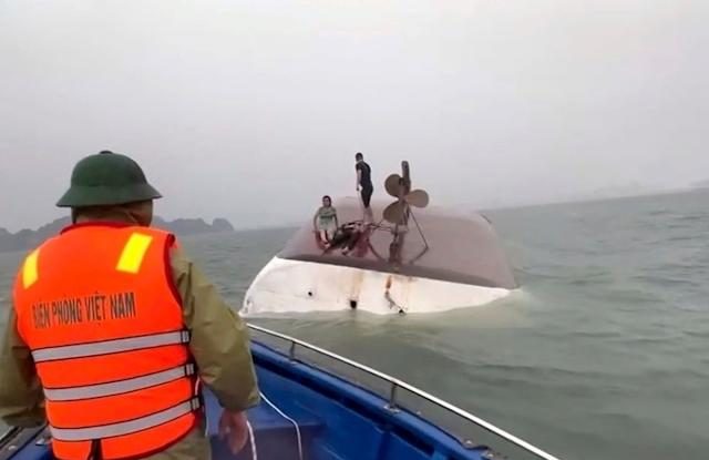 VIDEO. Cel puțin 37 de persoane au murit după ce un vas turistic s-a răsturnat în Vietnam