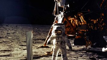 Astăzi sărbătorești Ziua Internațională a Lunii. Alexandru Mironov, scriitor: „În 2100, în jurul Pământului, pe Lună, spre Marte și dincolo, vor fi un milion de pământeni”