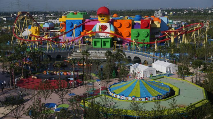 Cel mai mare Legoland din lume s-a deschis la Shanghai. Printre atracţiile principale se numără Miniland
