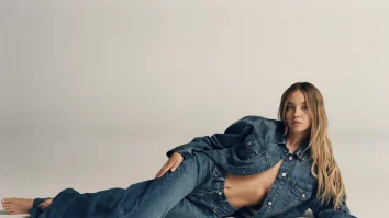 O reclamă la jeanși cu Sydney Sweeney este acuzată de „rasism” și „supremația albă”: „Este propagandă fascistă”