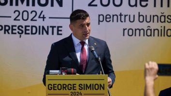 Moțiunea de cenzură depusă de AUR e prezentată astăzi în Parlament, dar votul vine pe 14 iulie. Opoziția nu are voturi pentru a destrăma Guvernul