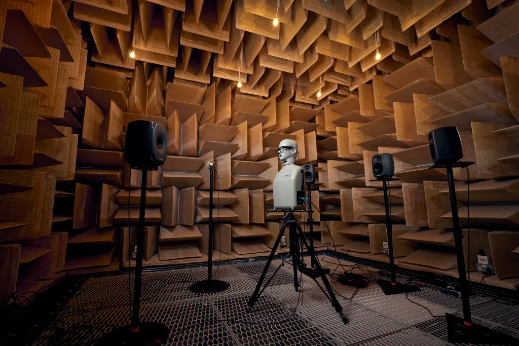 Viitorul se aude și se vede artificial. Meta deschide un laborator audio de 14 milioane de euro în Cambridge