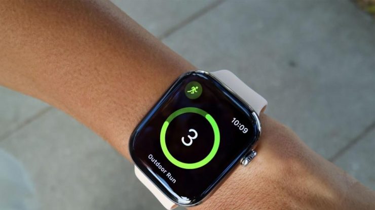 Tim Cook transformă Apple Watch în antrenor. Workout Buddy, noua funcție A.I., îți oferă feedback vocal, motivație și analiză în timp real