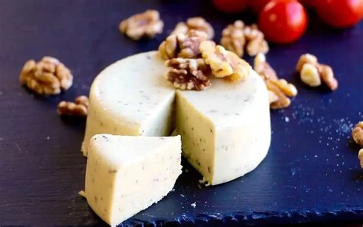 O echipă daneză a produs pentru prima dată brânză vegană. Cum se schimbă domeniul culinar