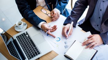 Antreprenorii români sunt sufocați de taxe. Marius Luican, director Reveal Marketing Research: „Numărul celor afectați va fi mai mare”