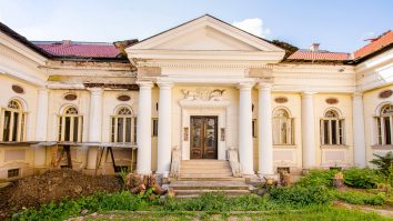 Fosta reședință de protocol a lui Ceaușescu din Arad este scoasă acum la vânzare. Casa este evaluată la 2,4 milioane de euro
