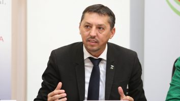 Daniel David spune că își dă demisia dacă vor fi concedieri în învățământ. INSCOP: 6 din 10 români cred că țara merge într-o direcție greșită