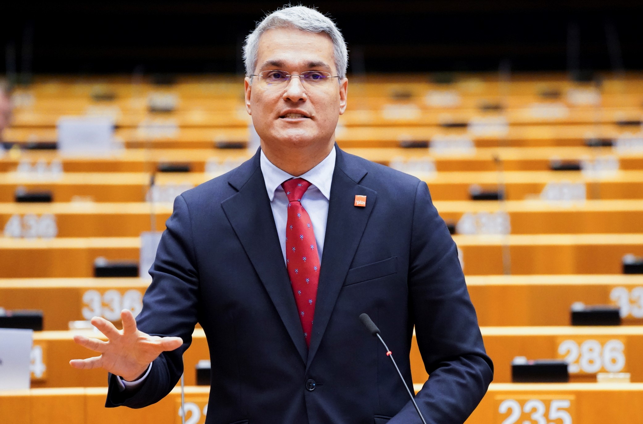 Dragoș Pîslaru a deblocat semnarea contractelor pentru măsurile energetice și digitale din PNRR. Cetățenii cu panouri solare pot accesa voucherele RePowerEU