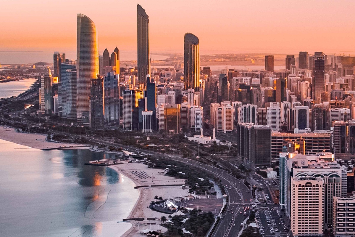 Abu Dhabi a fost desemnat cel mai sigur oraș din lume, potrivit Safety Index 2025. De ce nu trebuie să îl ratezi