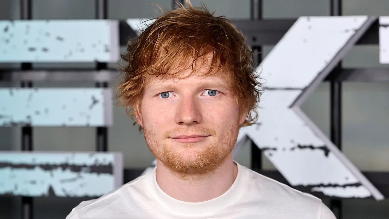 Ed Sheeran își aduce picturile în Londra. Unde poți vedea expoziția „Cosmic Carpark Paintings”