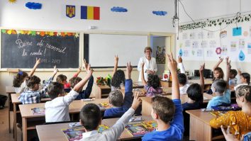 Programa de Română pentru clasa a IX-a stârnește critici: Elevii învață emailuri și blogging, în loc de Inteligență Artificială. OCDE avertizează: „Curriculumul nu poate ocoli A.I. în școli”