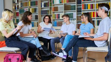 Liceenii nu mai pot aplica pentru bursa de studiu în America anul viitor. Programul FLEX se suspendă din „lipsă de resurse”