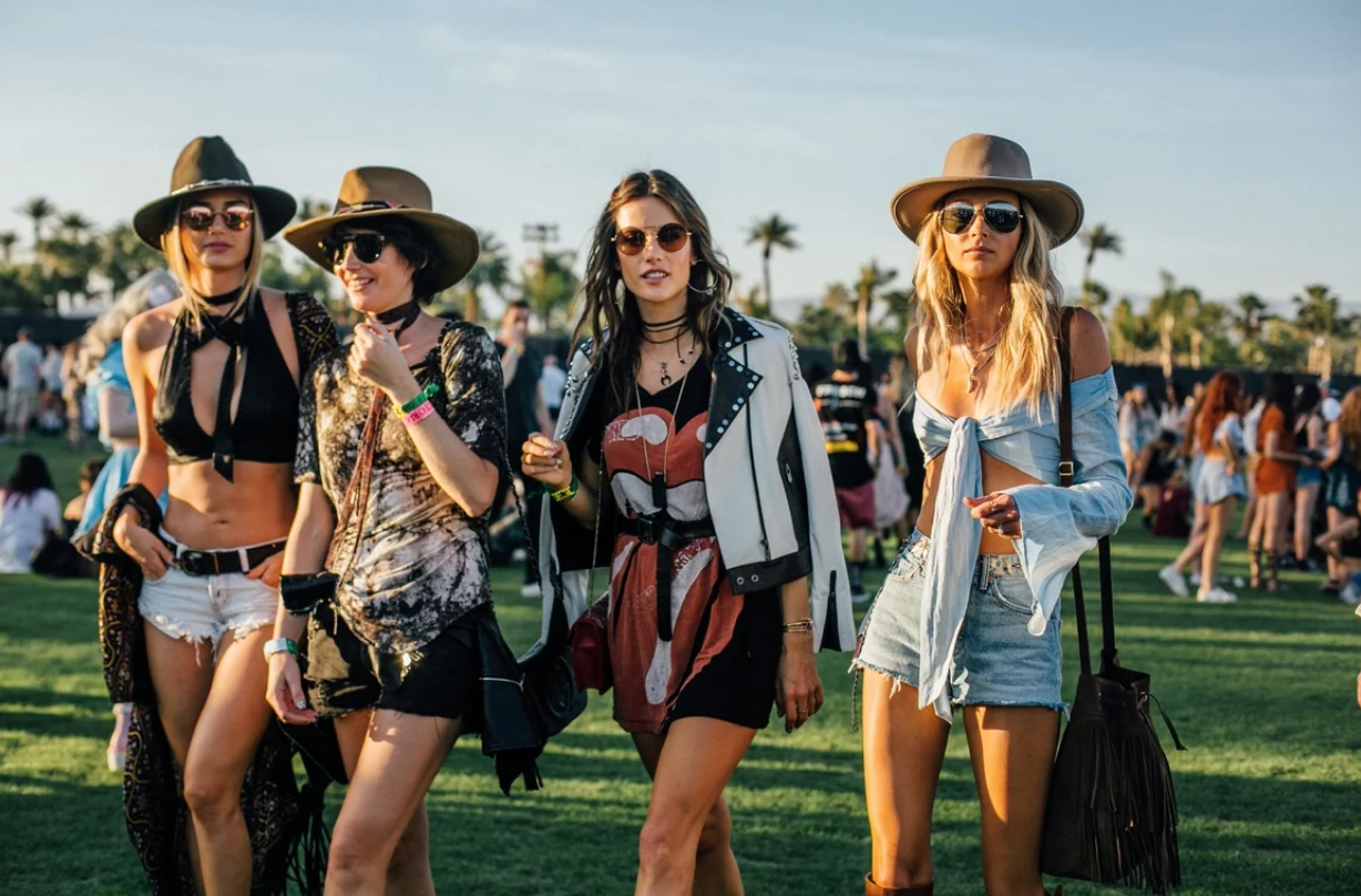 Vara vine la pachet cu cele mai distractive festivaluri de muzică. Ce trenduri domină machiajul vara asta