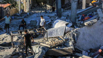 Israelul a atacat o mulțime care aștepta suplimente nutritive în Gaza. Incidentul a dus la moartea a cel puțin 15 palestinieni, inclusiv copii