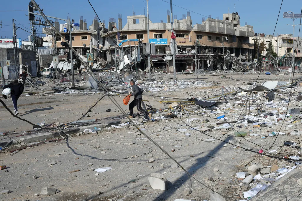 OMS condamnă atacurile israeliene asupra instalațiilor din Gaza. Zeci de mii de civili au fost strămutați
