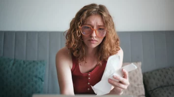 Aplicațiile de dating pierd teren în fața întâlnirilor reale. Gen Z vrea să simtă „vibe-ul” și să evite conexiunile online