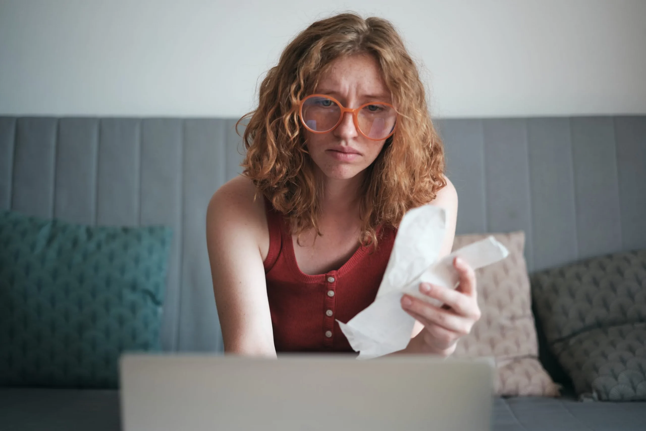 Aplicațiile de dating pierd teren în fața întâlnirilor reale. Gen Z vrea să simtă „vibe-ul” și să evite conexiunile online