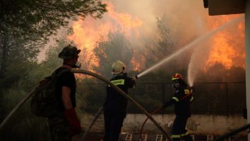 Grecia a fost lovită de 7 incendii majore în doar 4 zile. Nikos Koudunis, medic: „Nu mai există nicio zonă sigură în țară”