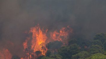 Ai grijă dacă ai o vacanță în Grecia. În ultimele 24 de ore au izbucnit 50 de incendii, iar autoritățile au transmis o alertă de călătorie