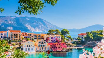 Grecia introduce taxe pentru turiștii din acest sezon. 20 de euro plătesc pasagerii navelor de croazieră